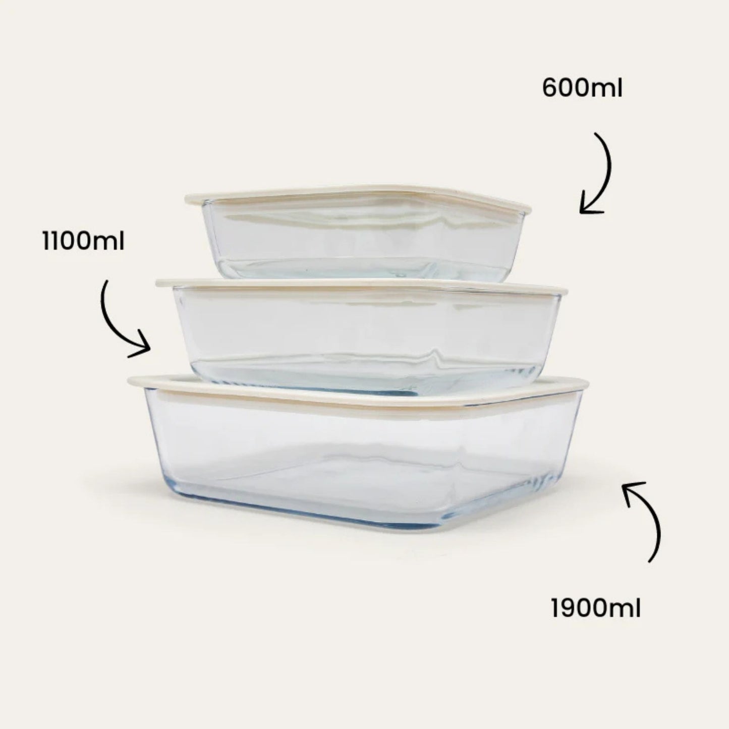 Tre stablede firkantede glassbeholdere med glasslokk i størrelsene 600 ml, 1100 ml og 1900 ml