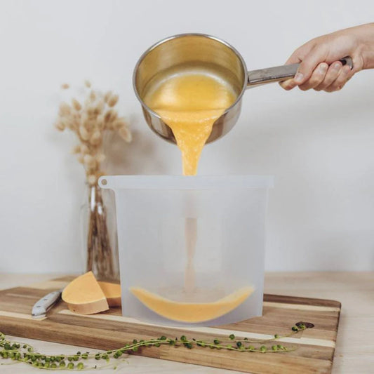 Silikonposer fra Seed & Sprout som tåler varm mat, laget i trygg LFGB-sertifisert silikon – et plastfritt og varmeresistent alternativ til engangsposer.