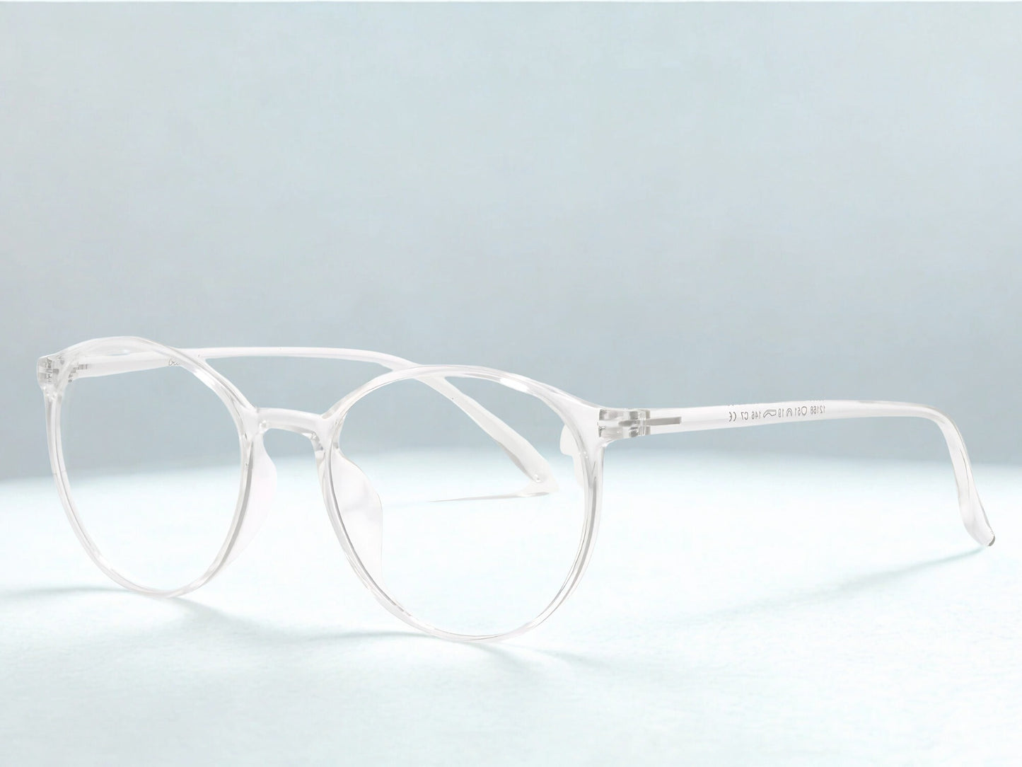 Ocushield Carson blålysbriller for dagtid sett fra siden. Klare glass og transparent innfatning gir komfortabel skjermbeskyttelse med moderne design.