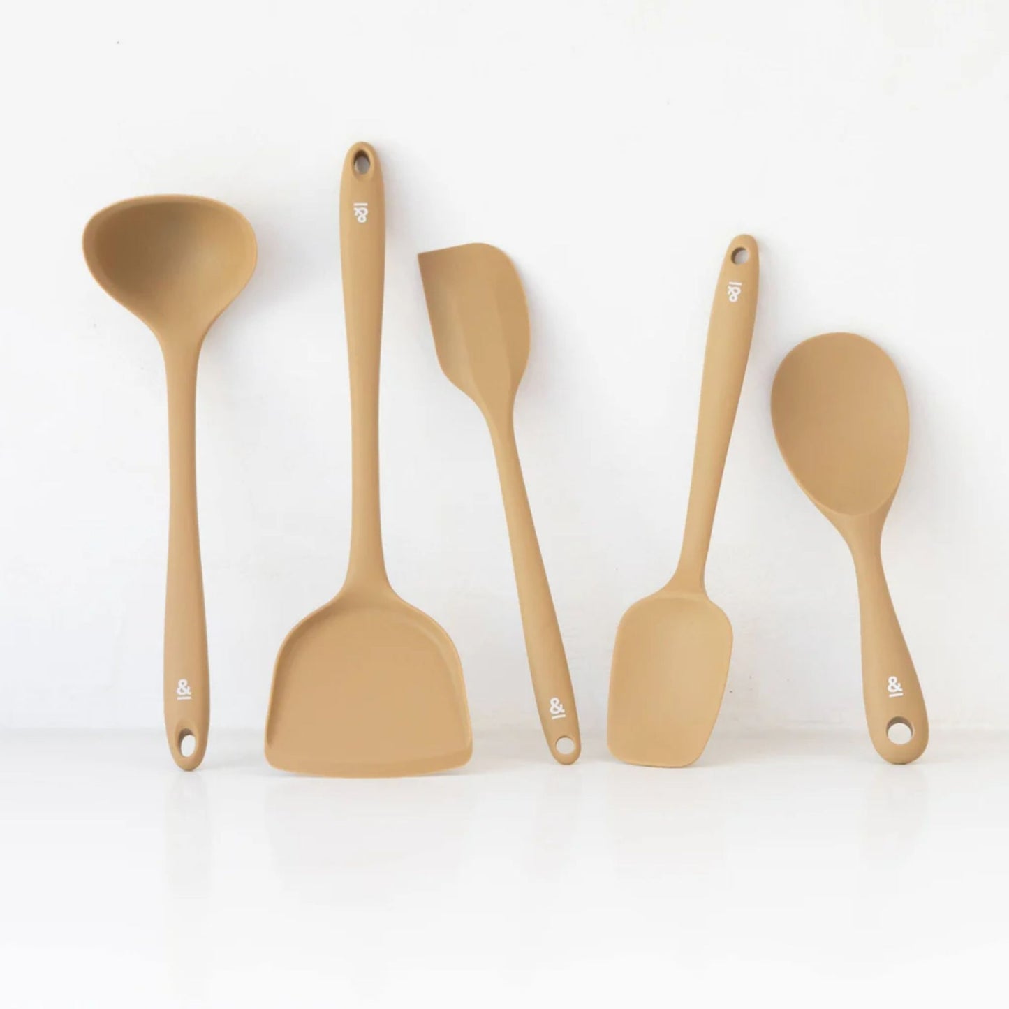 Detaljbilde av silikon kjøkkenredskapssett i fargen Praline.