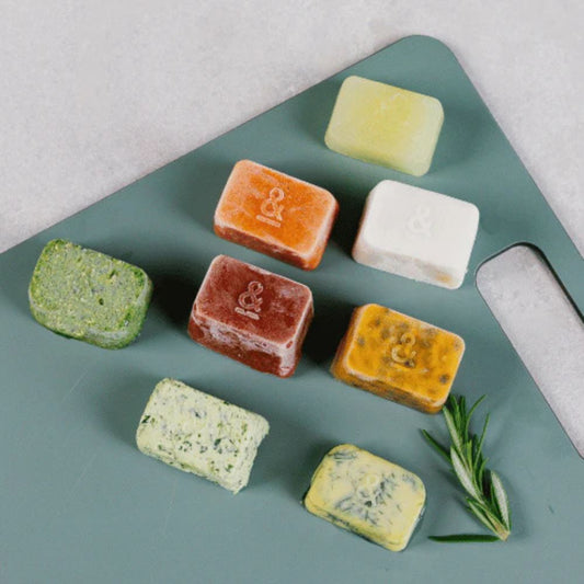 Frosne porsjoner av smoothie, saus og puré i LFGB-sertifiserte silikonfryseformer fra Seed & Sprout – et plastfritt alternativ til matoppbevaring