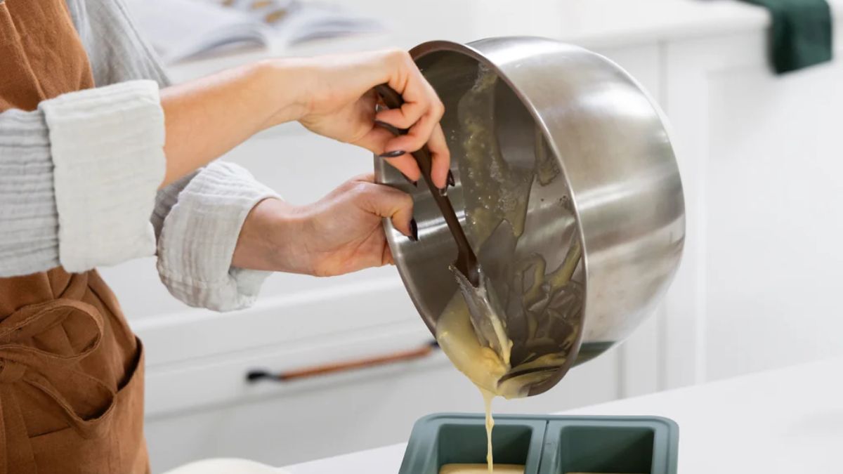 Heller kakerøre fra bakebolle i rustfritt stål