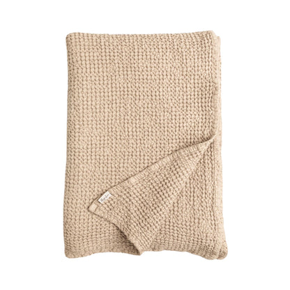 Beige pledd i lin og bomull til sofa, vaffelvevd og mykt for et sunt og bærekraftig hjem
