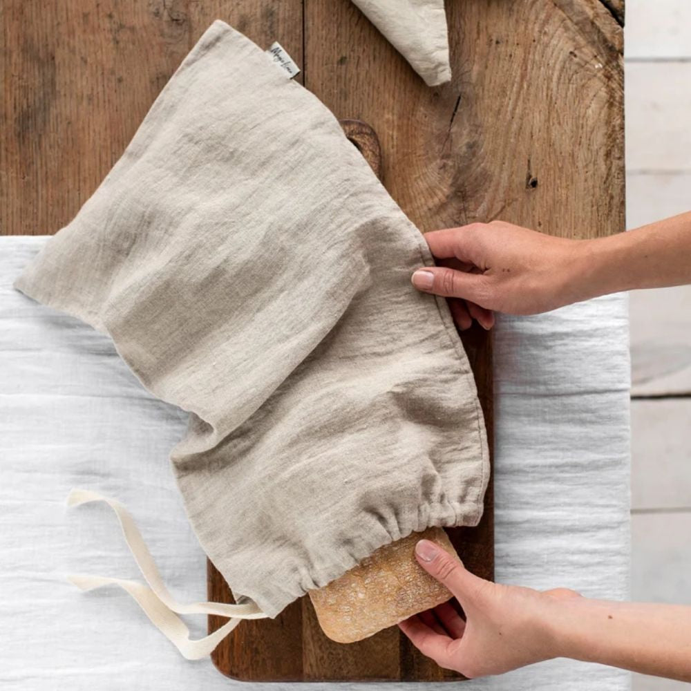 Brødpose i 100 % europeisk lin i naturfarge fra MagicLinen, brukt til oppbevaring av brød.