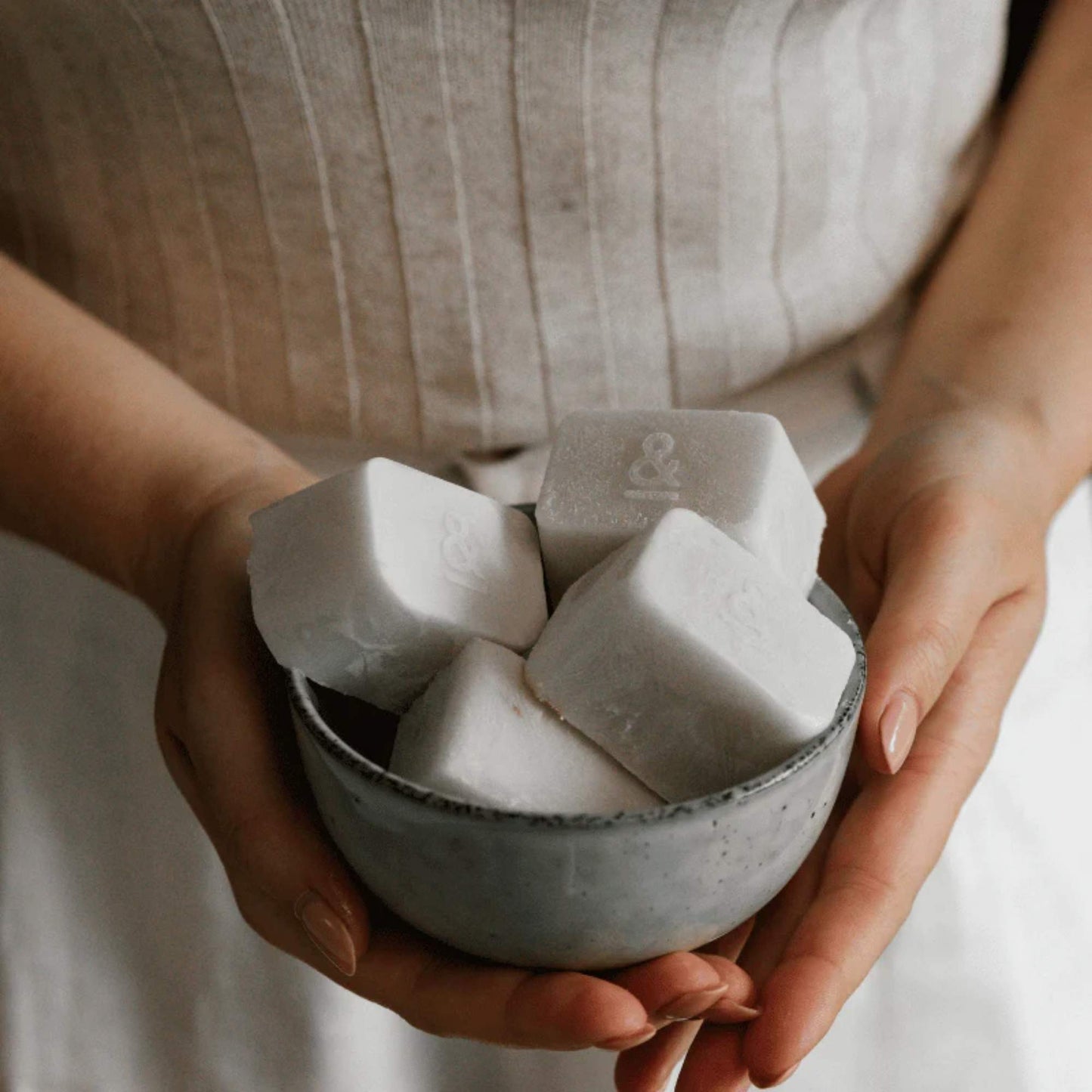 Frosne porsjoner i en skål laget med fryseform i LFGB-sertifisert silikon fra Seed & Sprout