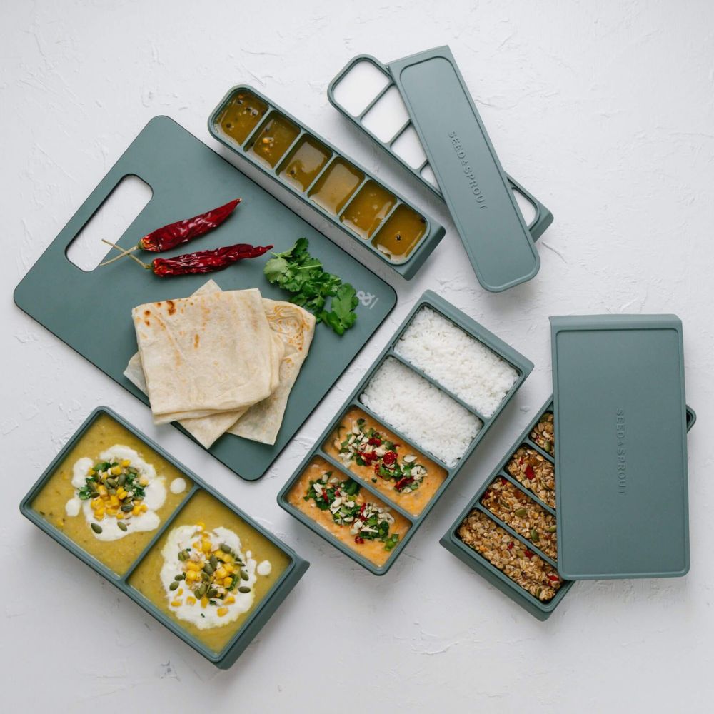 Fryseformer i LFGB-sertifisert platinumsilikon fylt med supper, sauser og tilbehør. Viser porsjonering, matforberedelse og plastfri oppbevaring i hverdagen.