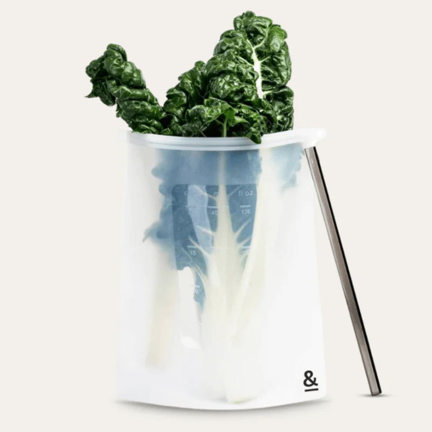 Giant silikonpose fra Seed & Sprout fylt med fersk grønnkål – laget i LFGB-sertifisert silikon og perfekt for oppbevaring av frukt og grønnsaker uten plast.