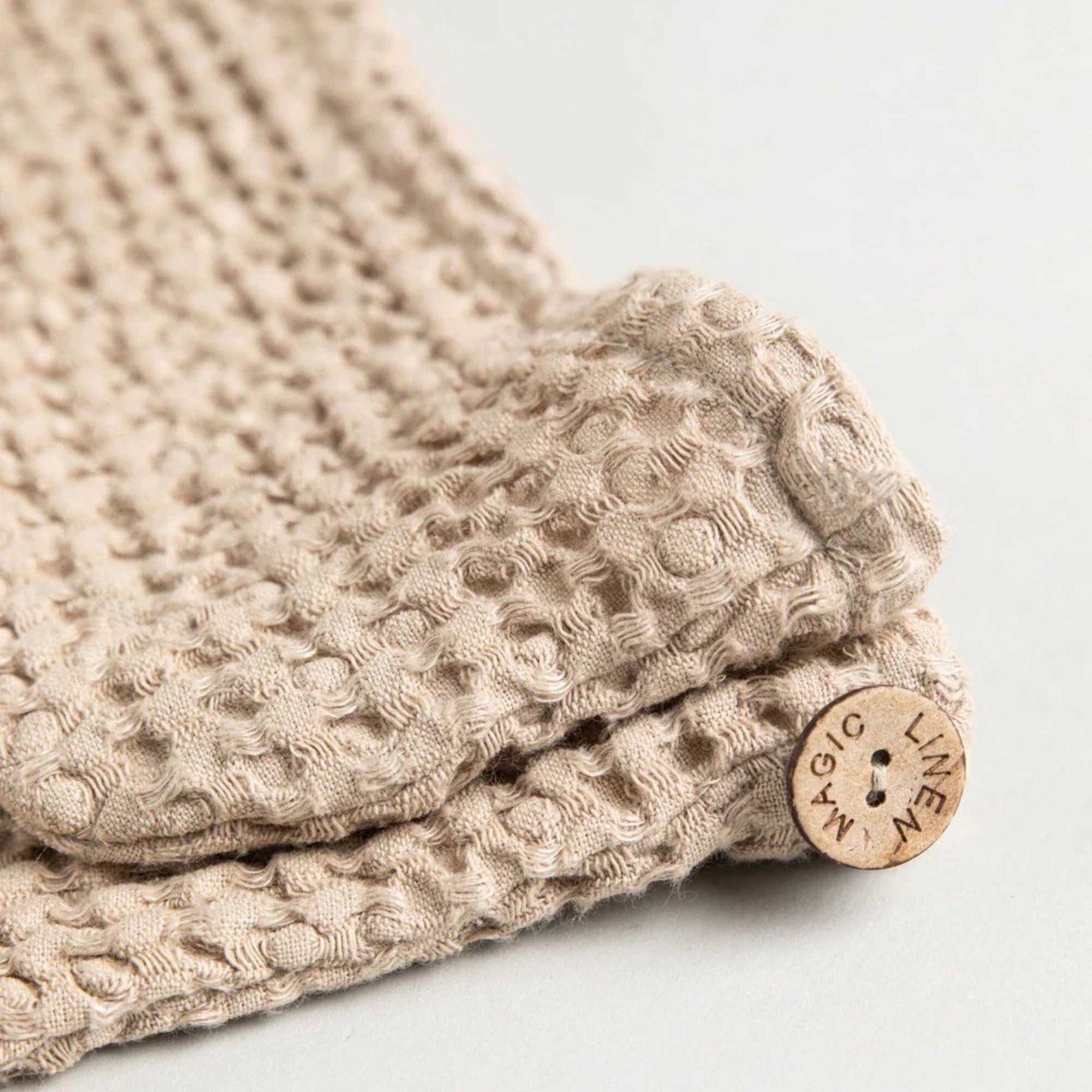 Hårhåndkle i lin og bomull – turban i beige med kokosknapp for sikker og komfortabel passform, tørker håret raskt og skånsomt