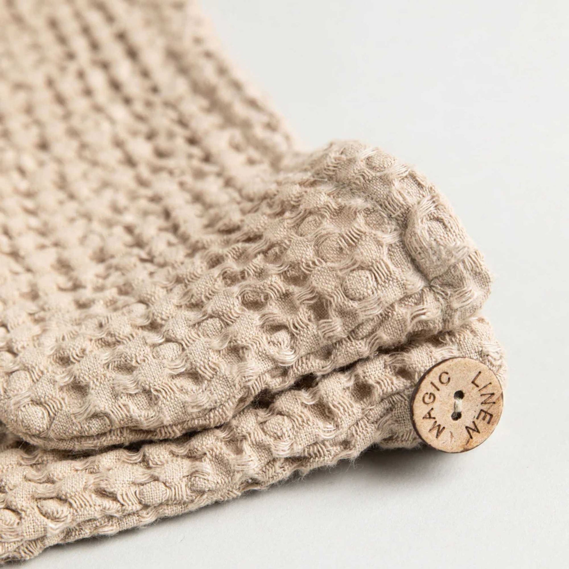 Hårhåndkle i lin og bomull – turban i beige med kokosknapp for sikker og komfortabel passform, tørker håret raskt og skånsomt