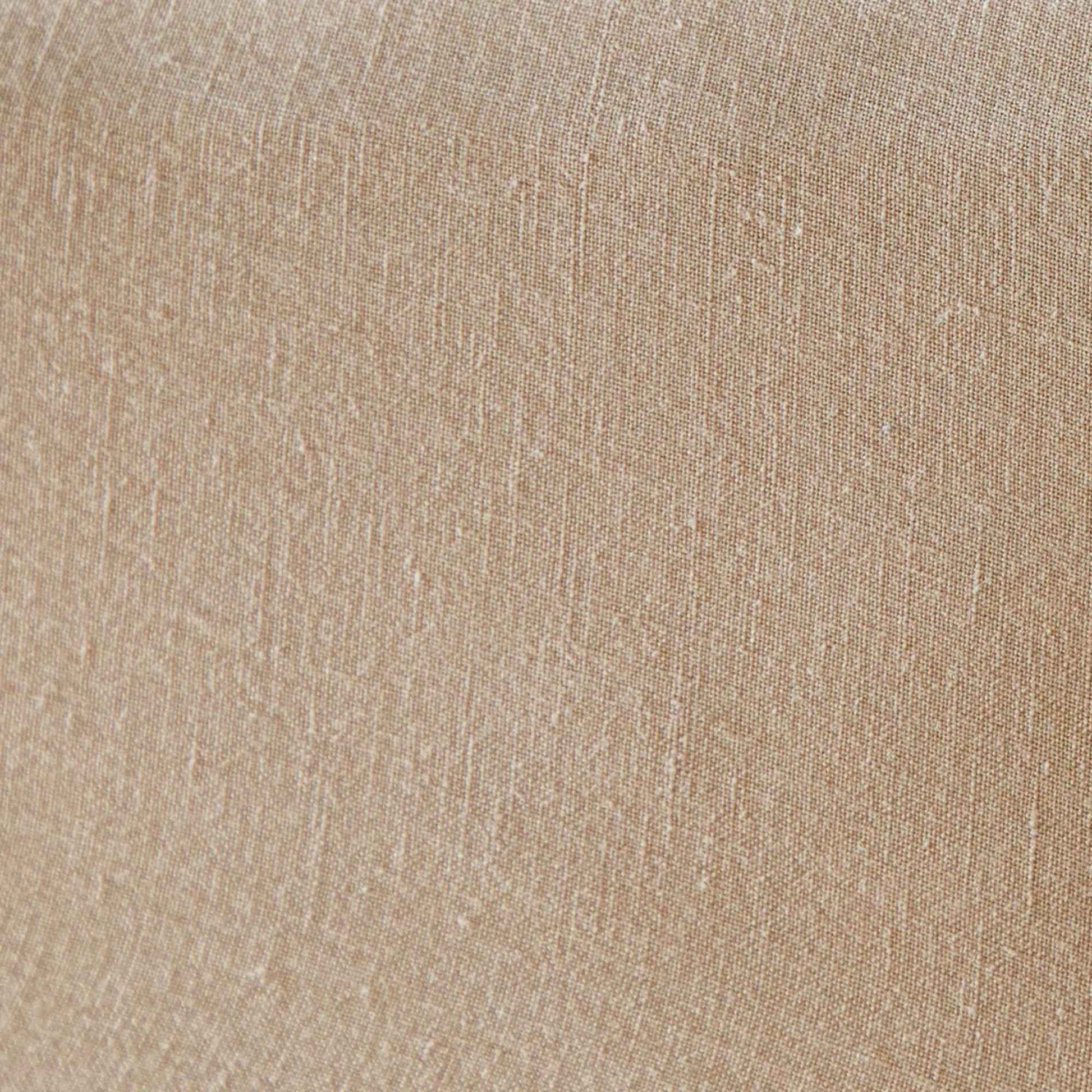 Nærbilde av stoffet i Mariana sengesett, vevd av økologisk bomull og lin med myk og levende struktur