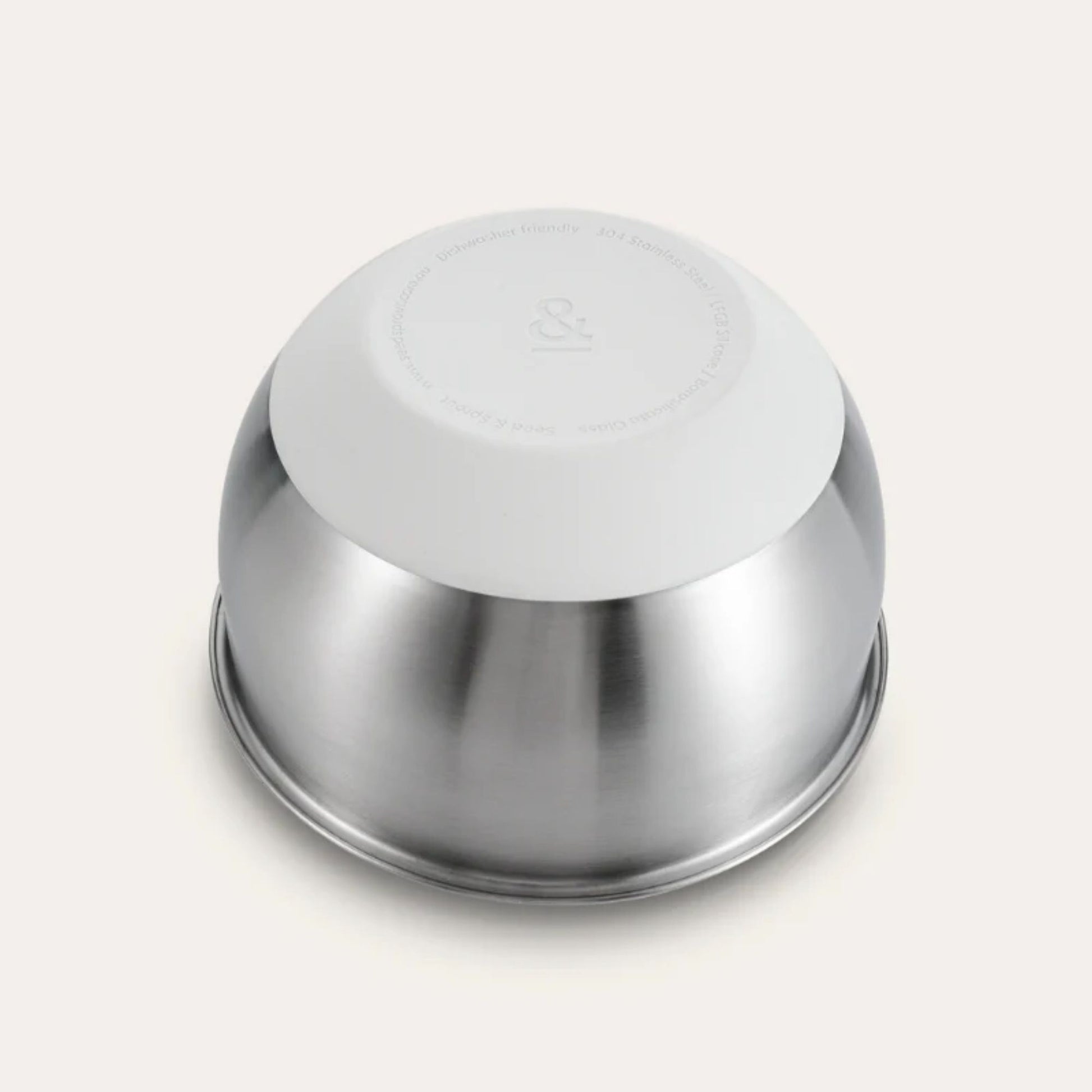 Underside av miksebolle i rustfritt stål med stabil silikonbunn som hindrer at den sklir under bruk – trygt, praktisk og plastfritt kjøkkenutstyr fra Seed & Sprout.