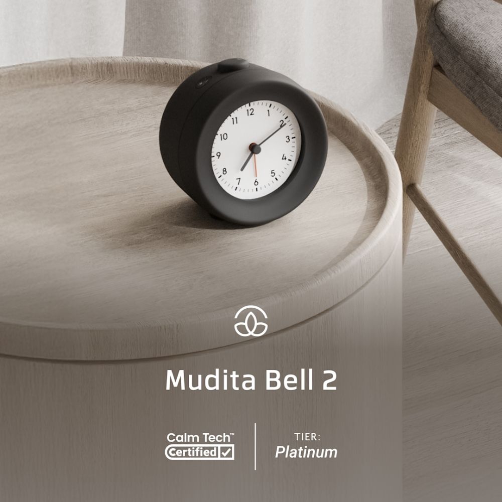Mudita Bell 2 vekkerklokke med Platinum Calm Technology-sertifisering, designet for en rolig og naturlig start på dagen.