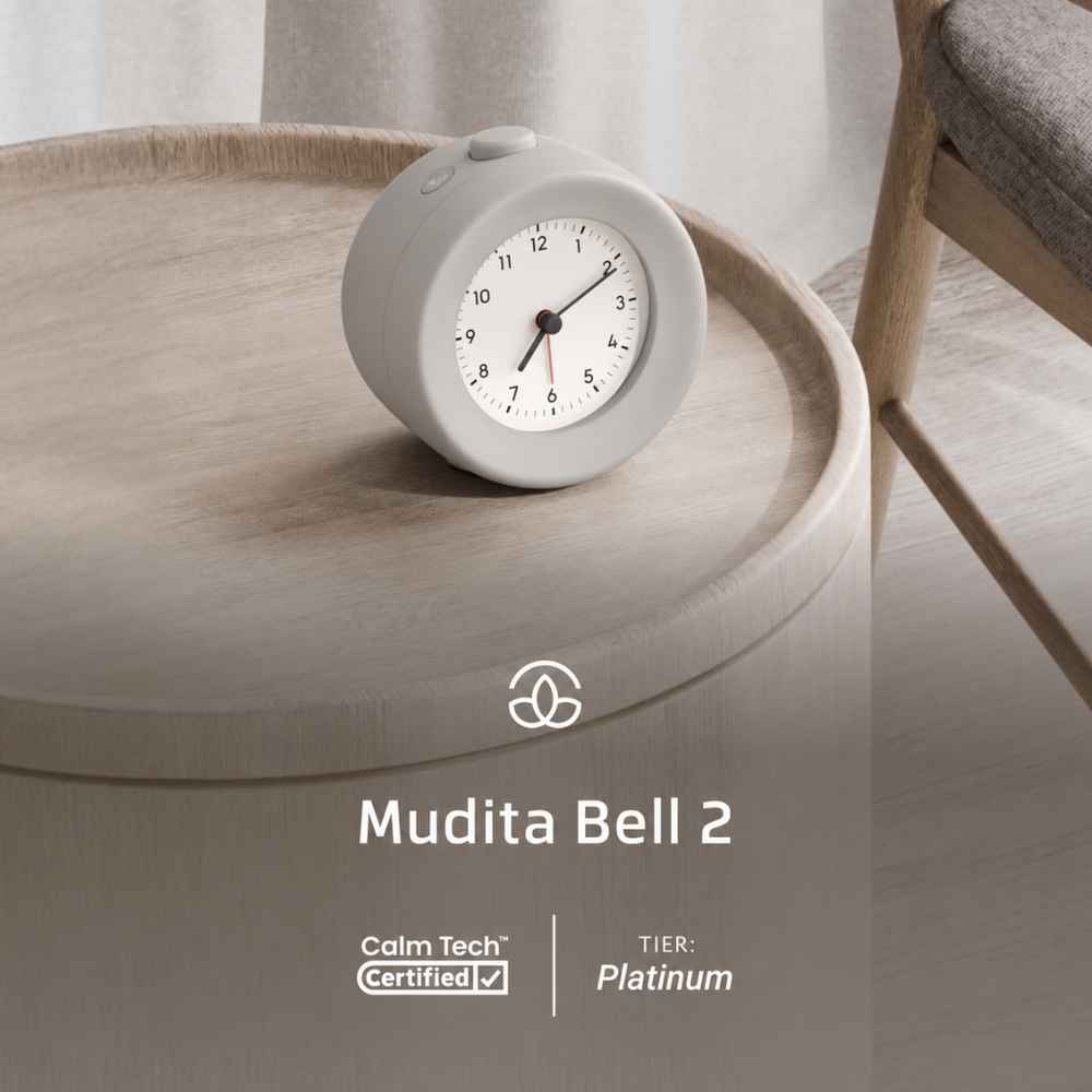 Mudita Bell 2 i Pebble Grey med Calm Tech Platinum-sertifisering.