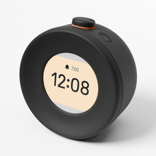 Mudita Harmony digital vekkerklokke i fargen Charcoal med mykt, varmt soloppgangslys – et naturlig alternativ til mobilalarm for en rolig start på dagen.