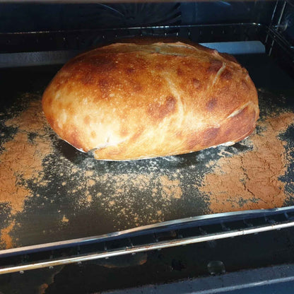 Nystekt surdeigsbrød på nöni™ nikkelfritt og aluminiumsfritt bakebrett i rustfritt stål