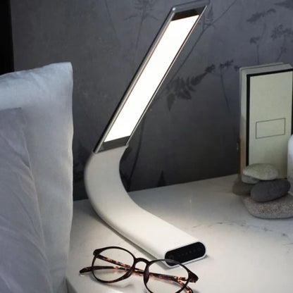 Oculamp justerbar LED-bordlampe plassert på nattbord