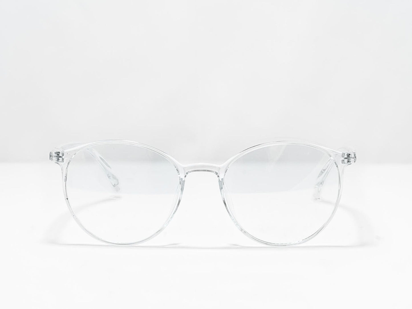 Ocushield blålysbriller for dagbruk med klart glass og gjennomsiktig innfatning som beskytter øynene mot blått lys fra skjerm og kunstig belysning.