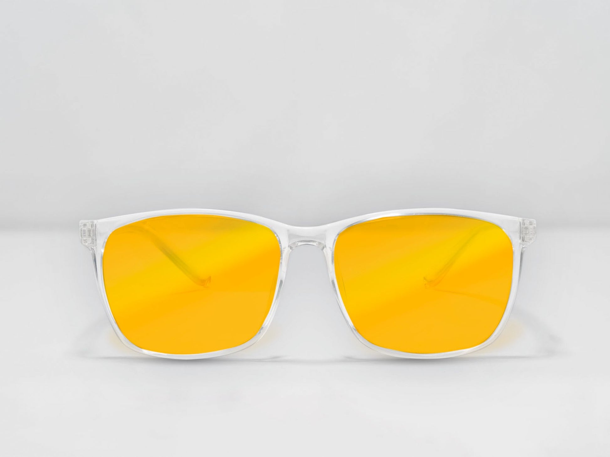 Ocushield Parker blålysbriller med klar innfatning og oransje glass, avbildet på hvit bakgrunn