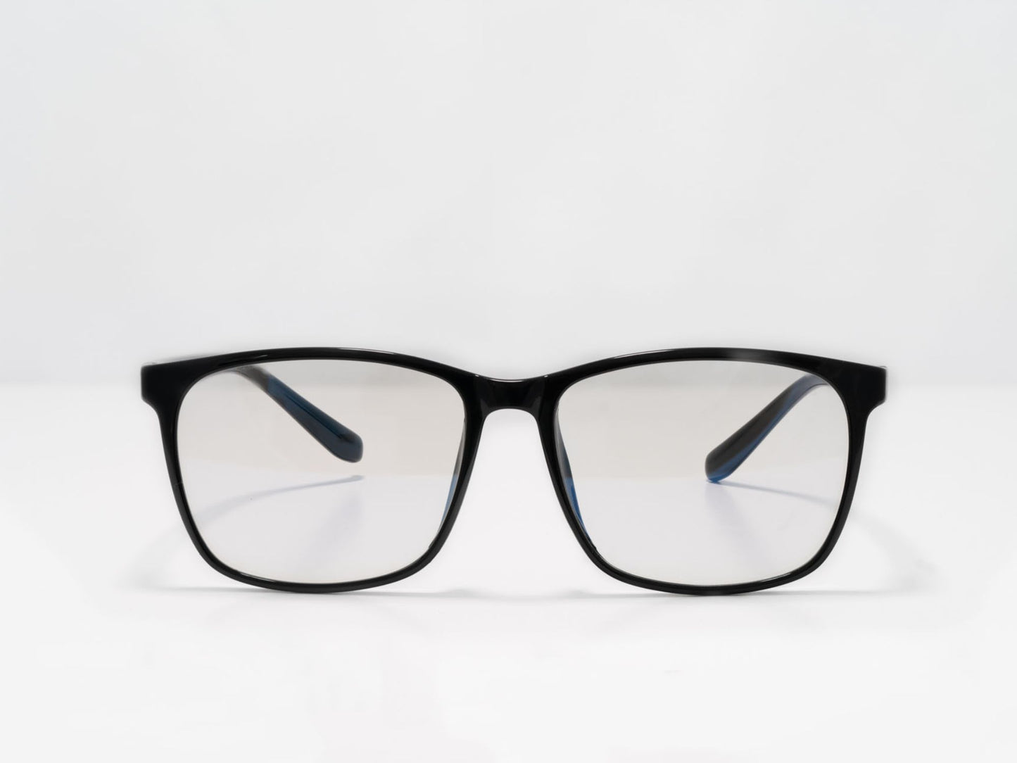Ocushield Parker blålysbriller for dagtid med klart glass og sort innfatning. Medisinsk godkjente briller som beskytter mot skjermens blå lys.
