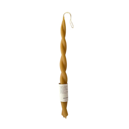 Hånddyppet spirallys av økologisk bivoks fra Skär Organics, 25 cm langt