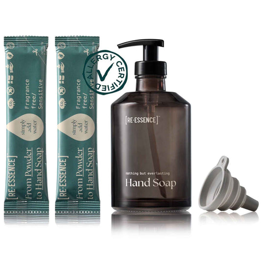Parfymefri håndsåpe med refill i gjenbrukbar glassflaske fra RE·ESSENCE. AllergyCertified håndsåpe med to pulverrefiller og silikontrakt.