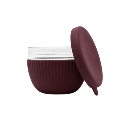 Matboks i borosilikatglass med lekkasjesikkert silikonlokk og beskyttende silikon i fargen Mulberry fra Seed & Sprout.