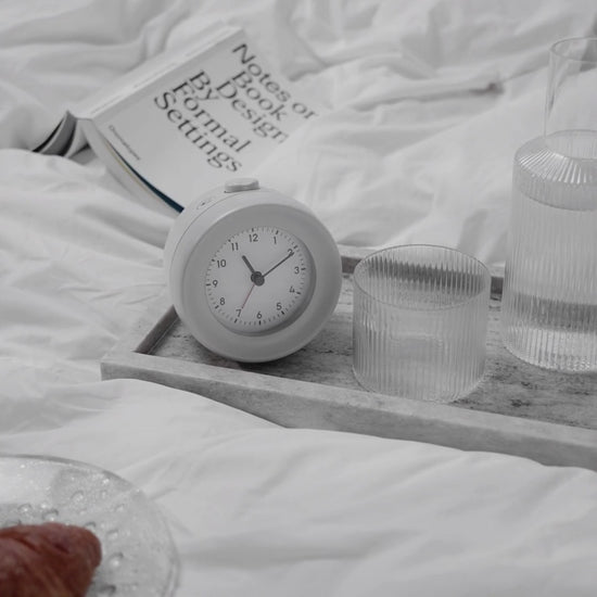 Søvnvennlig Mudita Bell sunrise-alarm med gradvis lys og skjermfri design