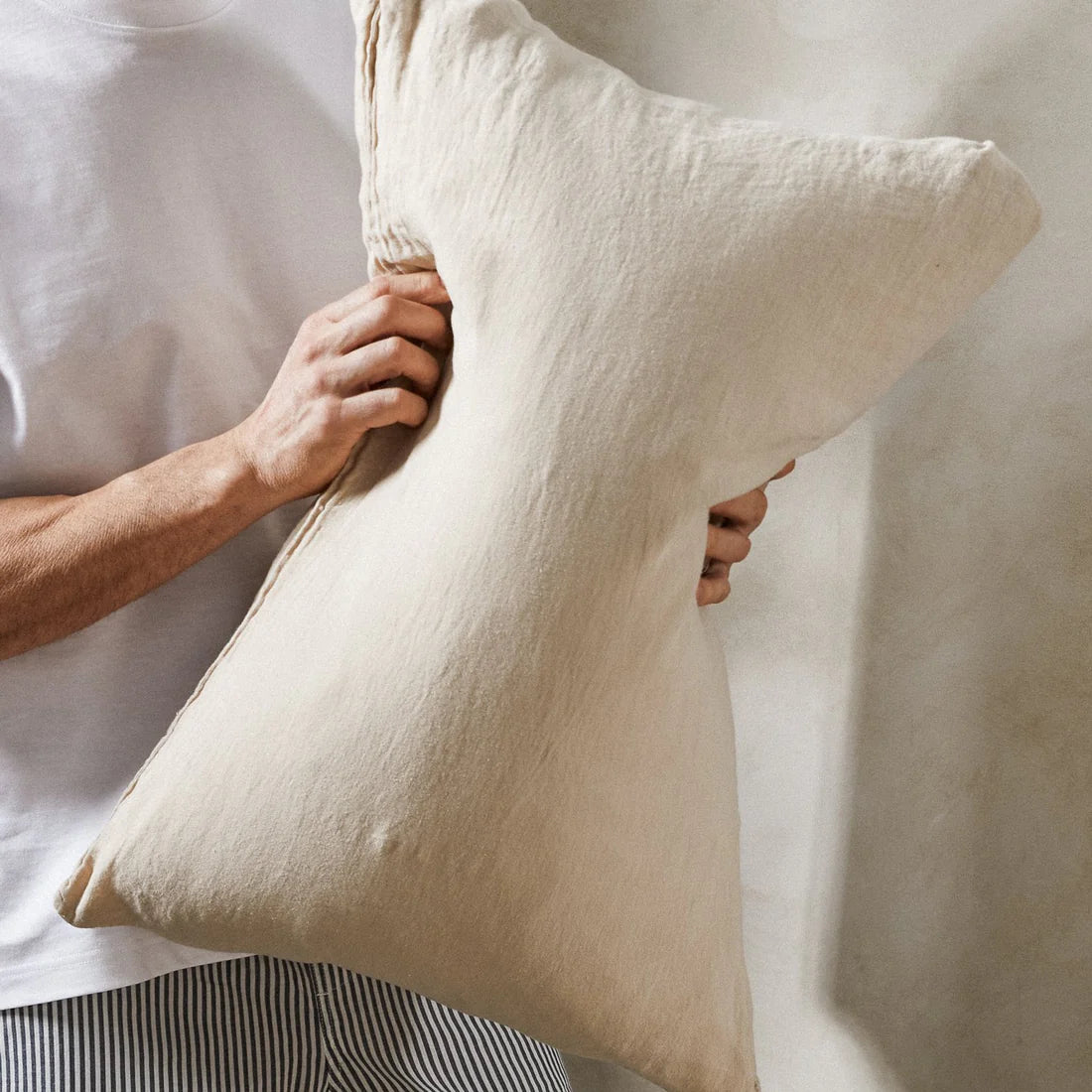 Putetrekk i lin og bomull i fargen sand fra Woolroom med myk, naturlig tekstur