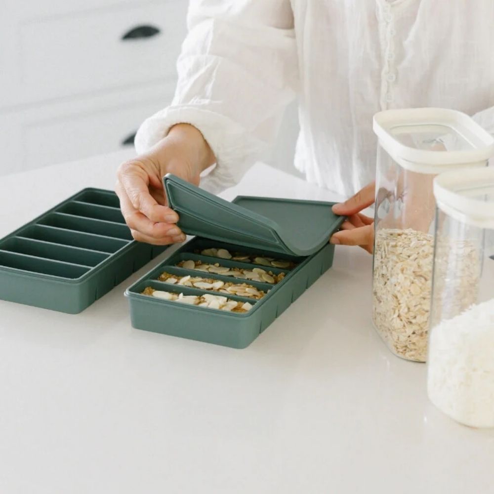 Seed & Sprout produkter i platinumsilikon, glass og rustfritt stål designet i Byron Bay og laget for trygg matkontakt og et plastfritt hjem.