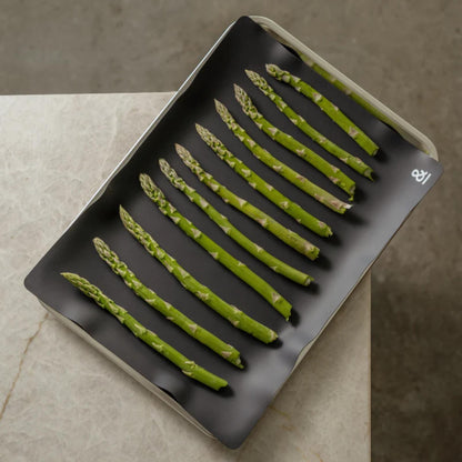 Liquorice silikonbakematte med ovnsbakt asparges, et gjenbrukbart non stick alternativ til engangs bakepapir.