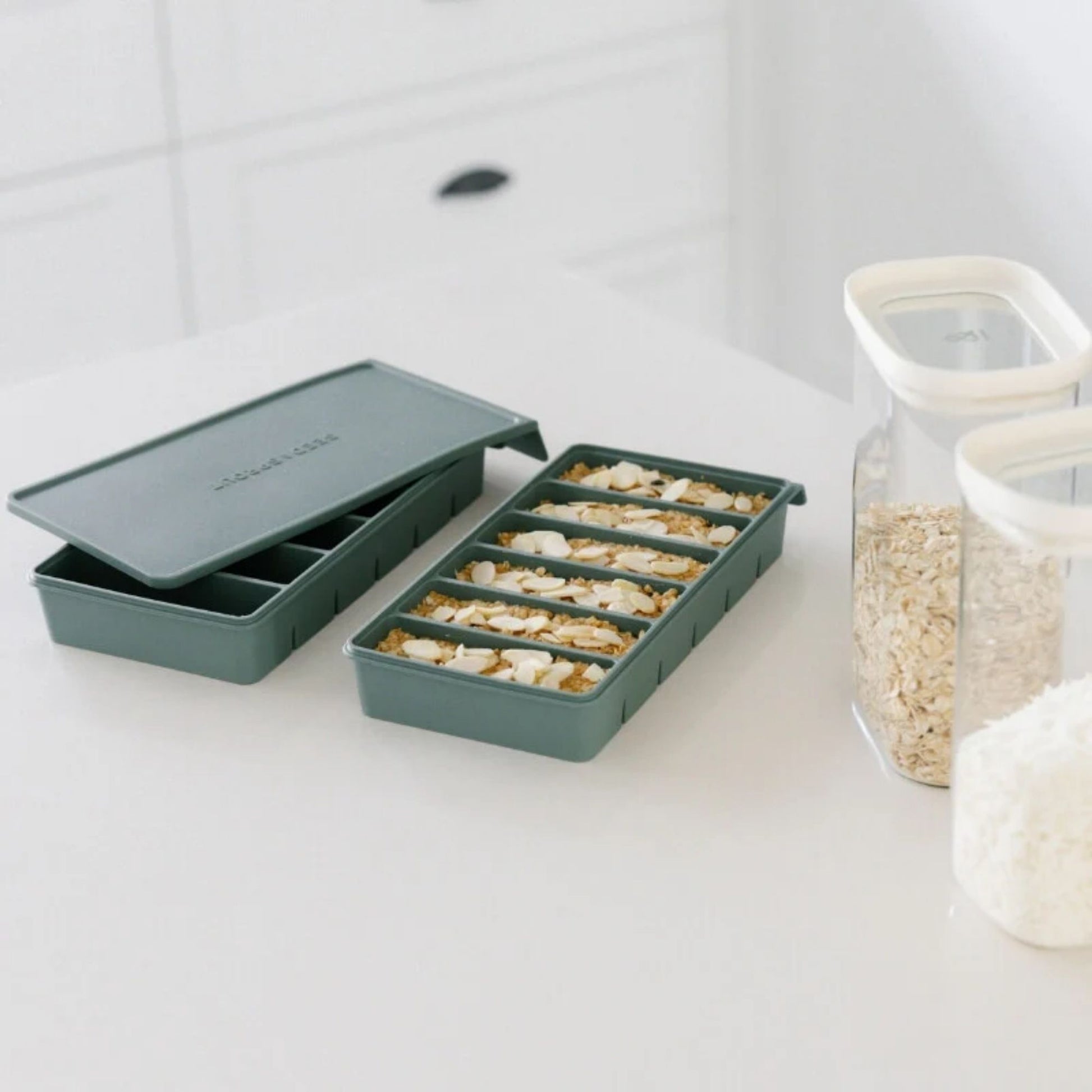 Silikonform med små porsjoner energibar – LFGB-sertifisert silikon fra Seed & Sprout, ideell til matprep og babymat.