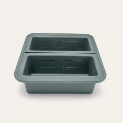 Silikon fryseform med to rom på 500 ml og målelinjer for porsjonering av mat