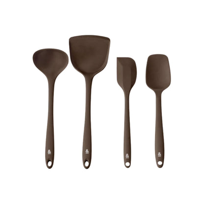 Silikon slikkepott som brukes til å helle sjokoladedeig i muffinsformer