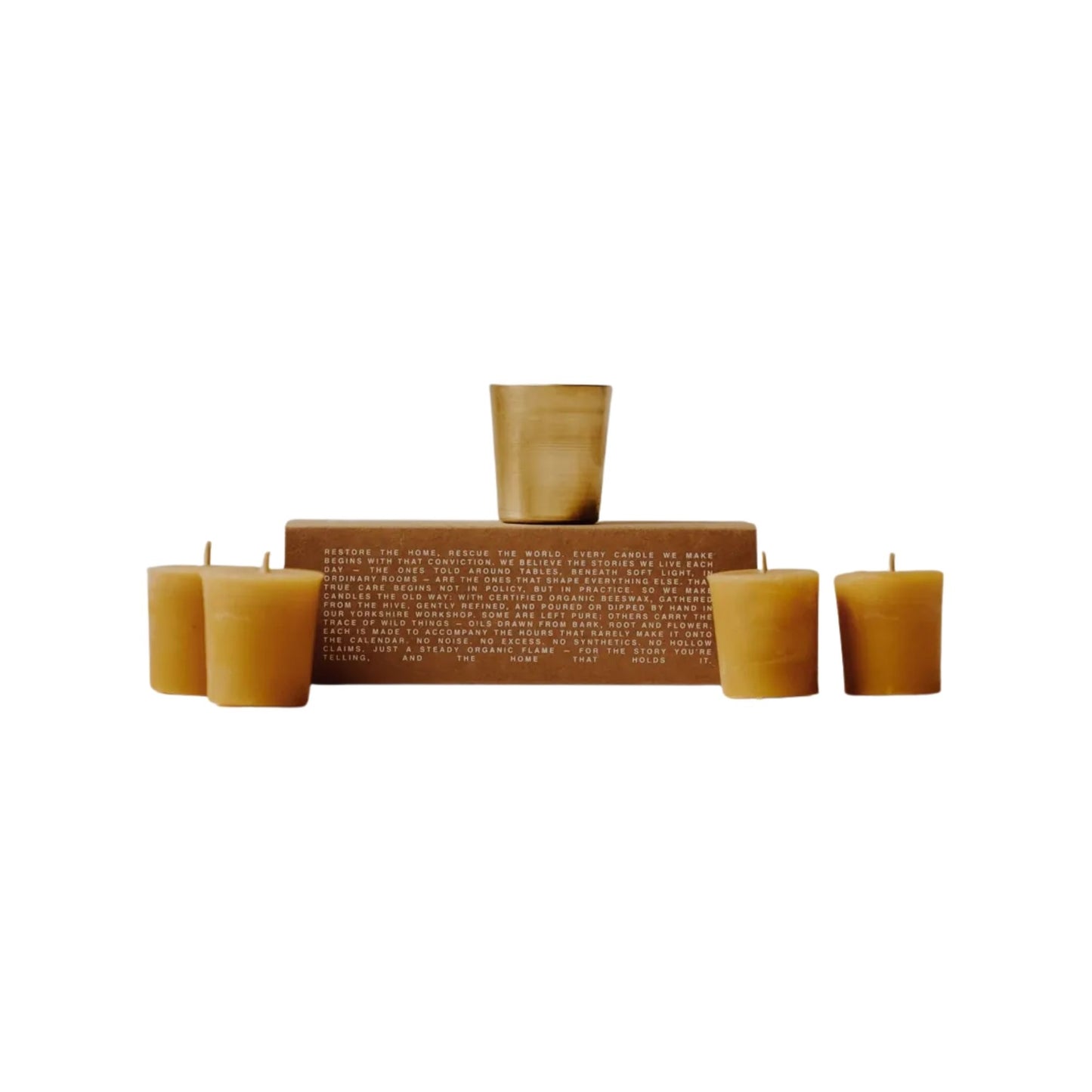 Skär Organics Certified Organic Beeswax Votives – håndlagde økologiske bivokslys med emballasje, produktbilde på hvit bakgrunn hos Sunnerhjem