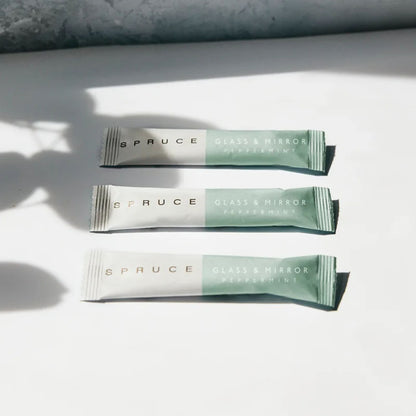 Tre Spruce glass- og speilrefiller med peppermynte, plastfrie poser med konsentrert rengjøringspulver