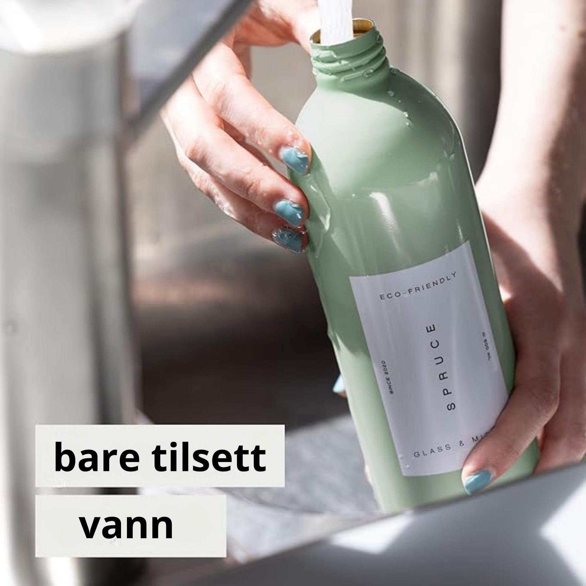 Spruce glass- og speilspray blandes ved å tilsette vann i gjenbrukbar aluminiumsflaske