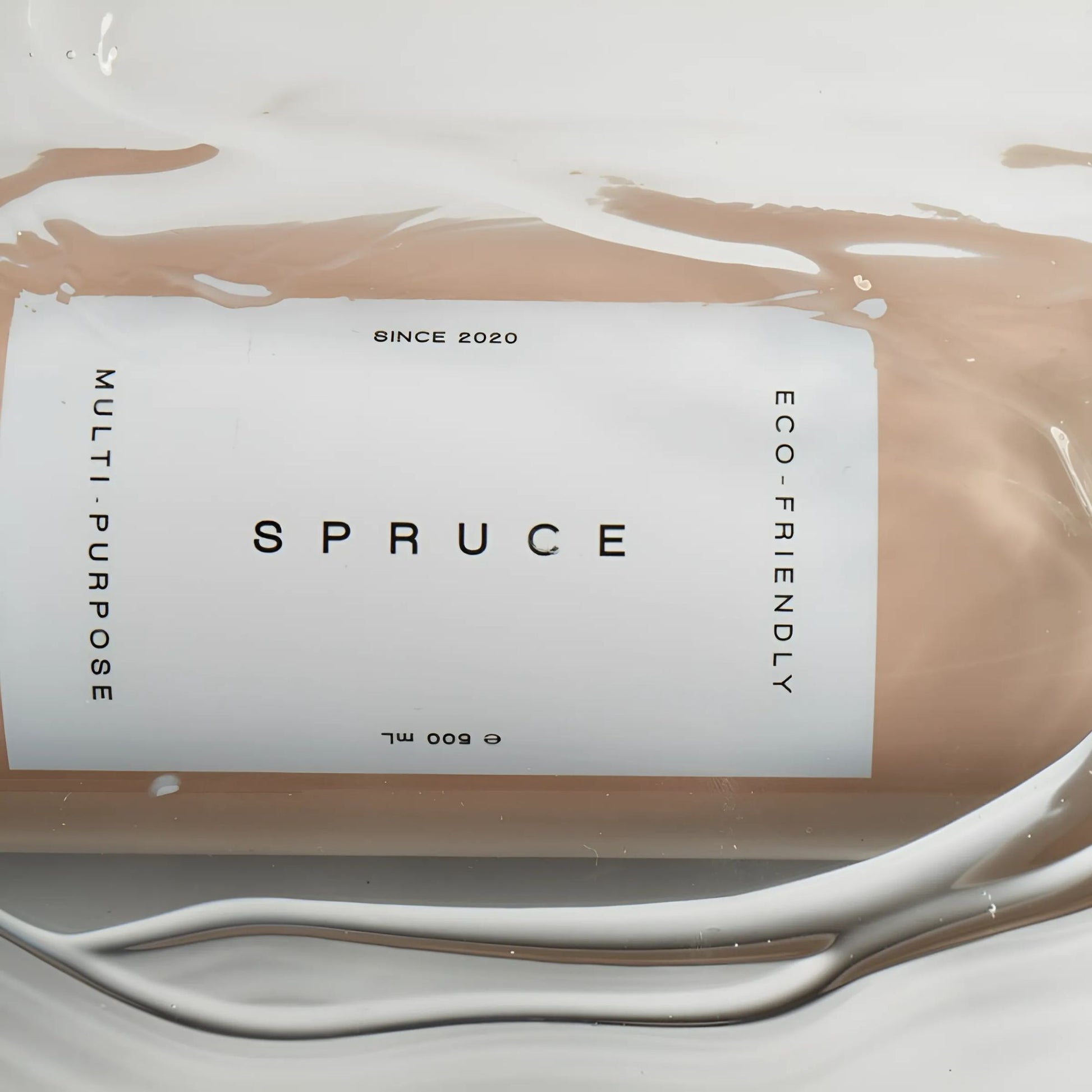 Spruce allrengjøringsspray i evighetsflaske – miljøvennlig, plastfri og effektiv til rengjøring i hele hjemmet.