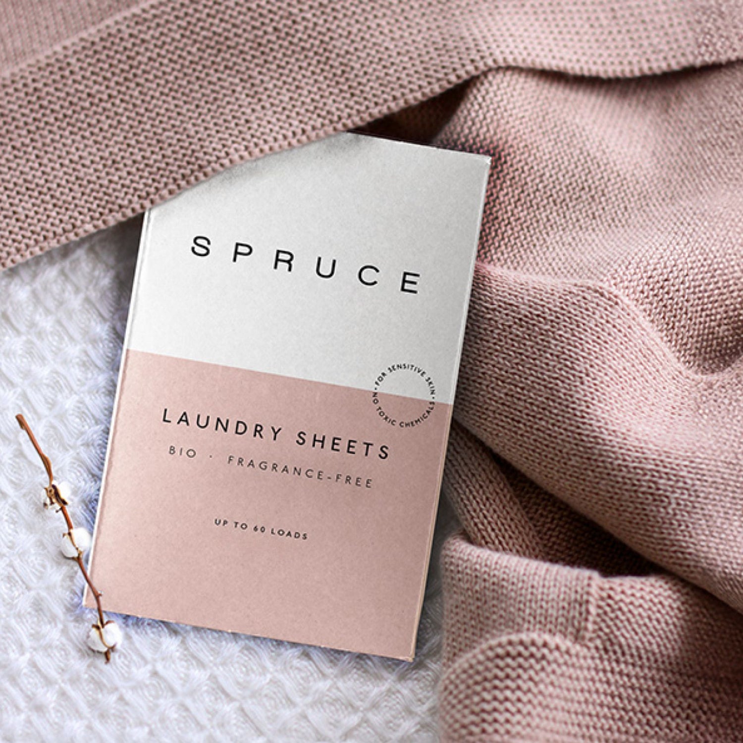 Vaskeark fra Spruce sammen med naturlig lin og bomull – skånsomt og effektivt vaskemiddel uten plast og parfyme.