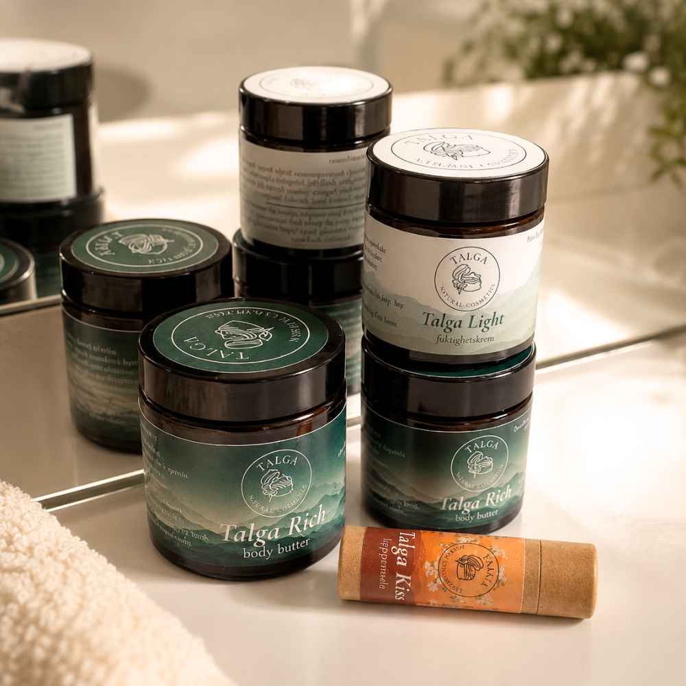 Talga Cosmetics hudpleieprodukter på baderomsvask med naturlig og parfymefri hudpleie laget i Norge.
