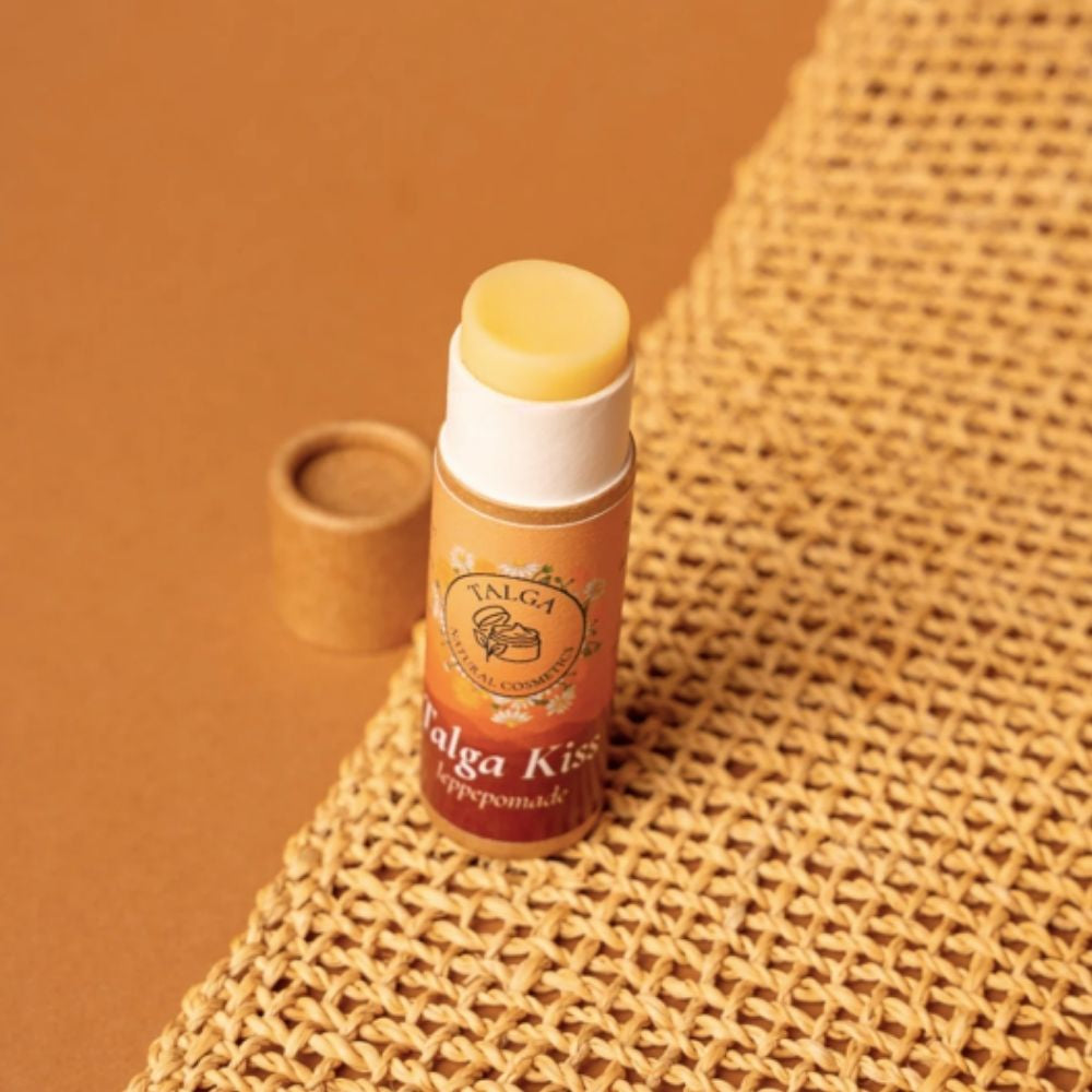 Emballasjen til Talga Kiss – minimalistisk, plastfri og fylt med rene norske råvarer.