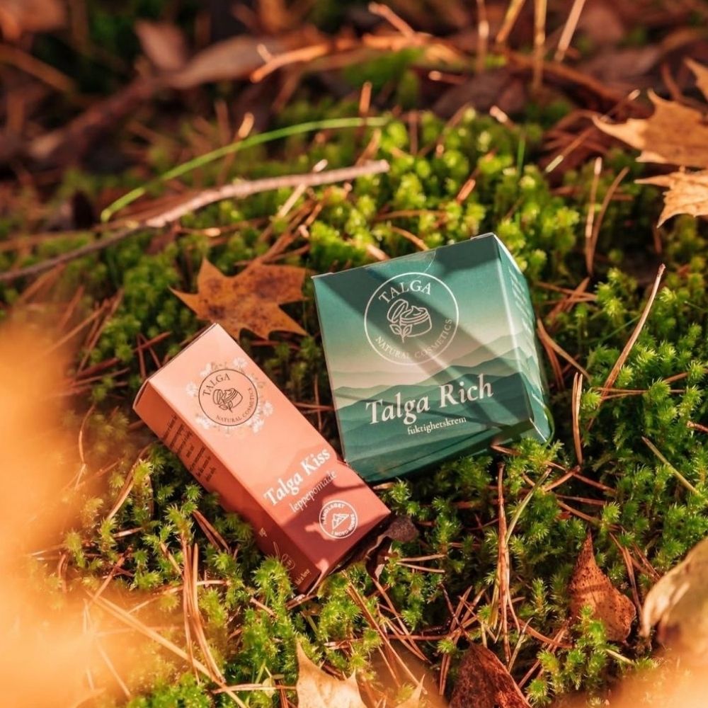 Talga Kiss leppepomade i plastfri emballasje – naturlig, talgbasert pleie laget i Norge.