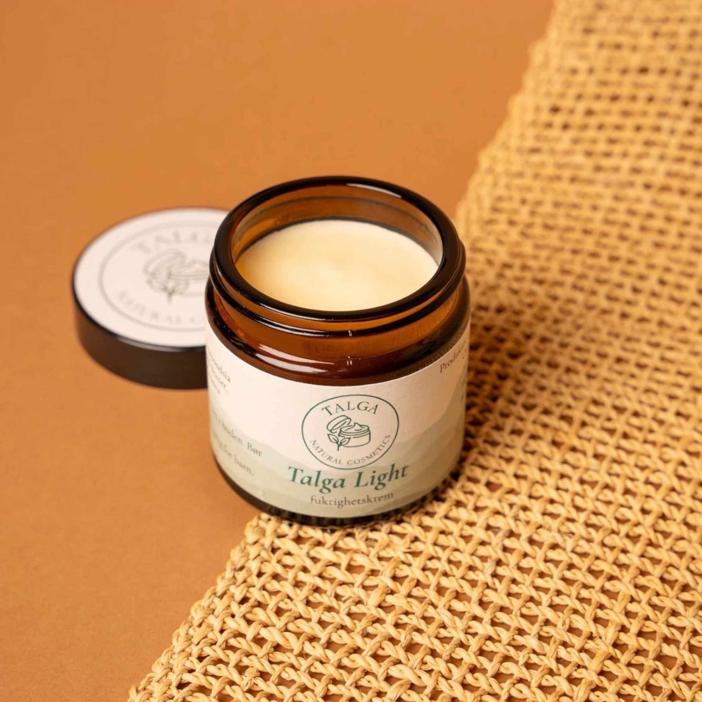 Talga Light ansiktskrem i plastfri glasskrukke med metallokk – norsk talgbasert lett fuktighetskrem for sensitiv og tørr hud.
