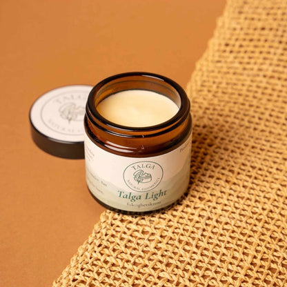 Talga Light ansiktskrem i plastfri glasskrukke med metallokk – norsk talgbasert lett fuktighetskrem for sensitiv og tørr hud.