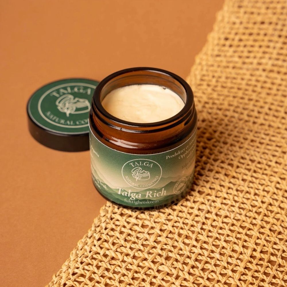 Talga Rich ansiktskrem i plastfri glasskrukke med metallokk – naturlig, talgbasert hudpleie laget i Norge.