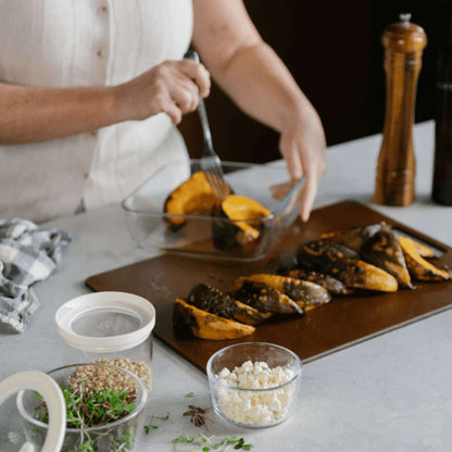 Wood Fibre skjærefjøl brukt til matforberedelse på kjøkkenbenk